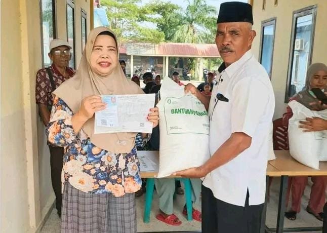 Pemdes Prapat Tunggal Salurkan Bantuan Pangan Beras, 259 KPM Terima Manfaat